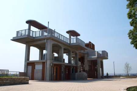 Dạo Chơi Ven Biển Zushi Đẹp Lung Linh