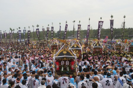 茅崎海岸的浜降祭和富士山的美景