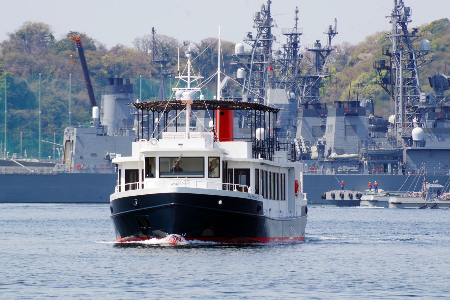 Eine vom Meer inspirierte Reise: besuchen Sie einen Marinehafen und genießen Sie frische Meeresfrüchte
