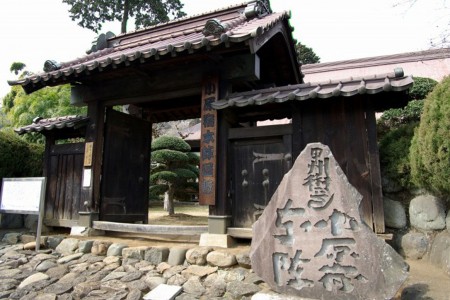 Discover the Hidden Delights of Central Kanagawa: History, Nature, and Sake image